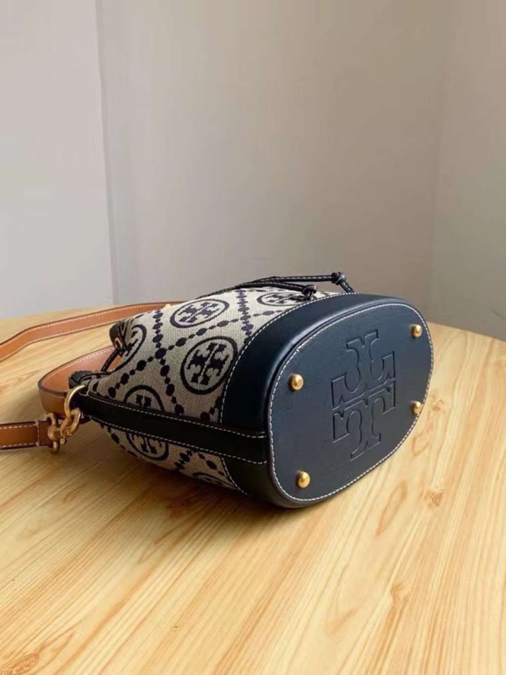 Tory Burch Navy and Tan Logo Drawstring Bucket Bag - Picture 4 of 5